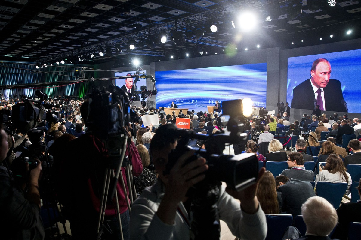 Vladimir Putin na tradiční velké výroční tiskové konferenci